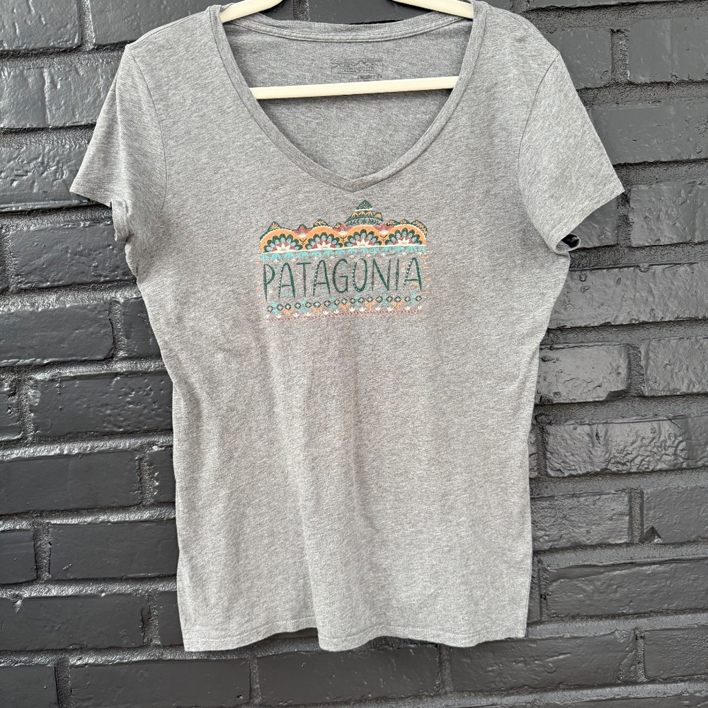 Patagonia Graphic T-Shirt‎ – Gray – Size S